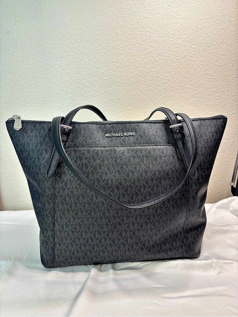 Michael Kors Jet Set Travel Large Top-Zip Tote Bag Black